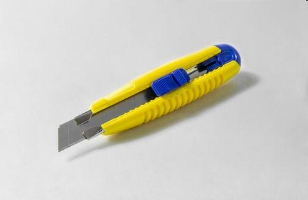 CUTTER PROF. MM 18 AUTOBLOCCANTE TIPO D