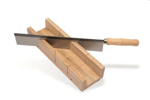 TAGLIACORNICI CON SEGA